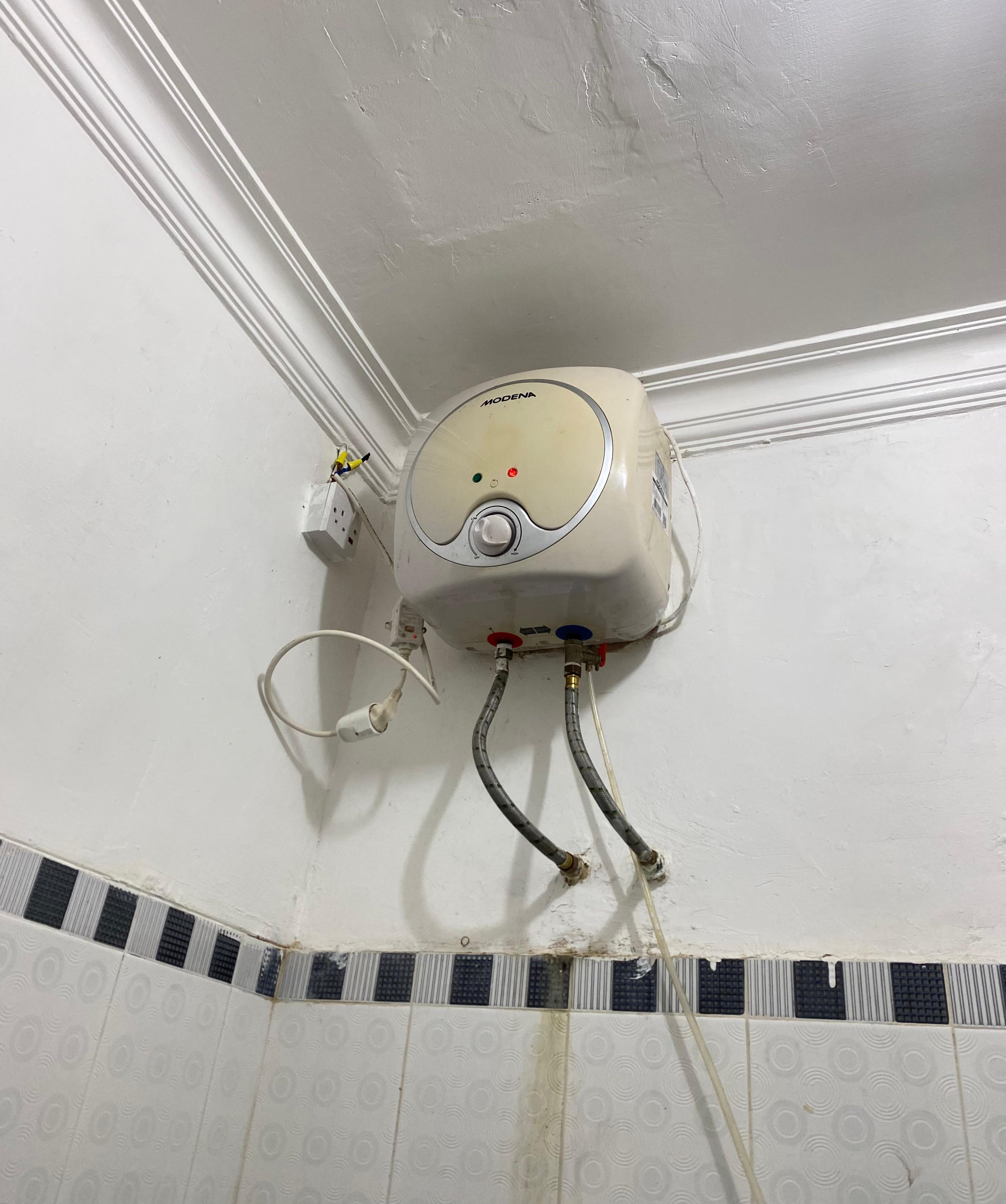 Pengecekan kelistrikan water heater di Bekasi